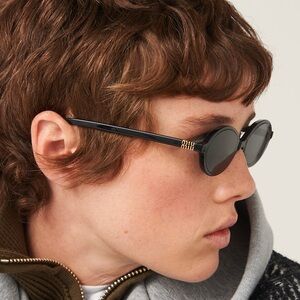 Miu Miu - Black Miu Regard sunglasses